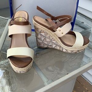 Soda | Wedge | Taupe/tan w/ weaving | Size 9